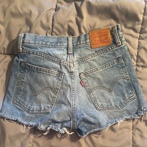 Levi jean shorts size 26